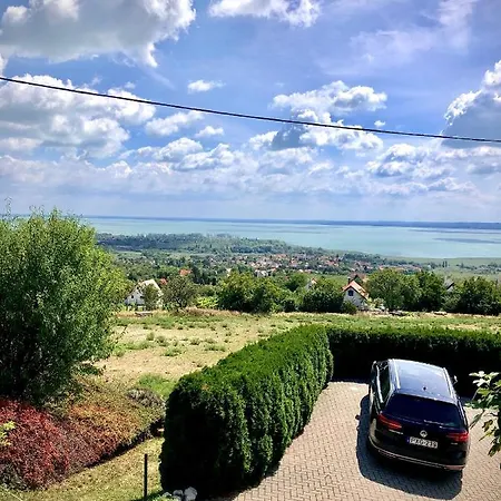 Hegyi Fuege Vendeghaz Holiday home Csopak