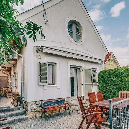 Hegyi Fuege Vendeghaz Holiday home Csopak