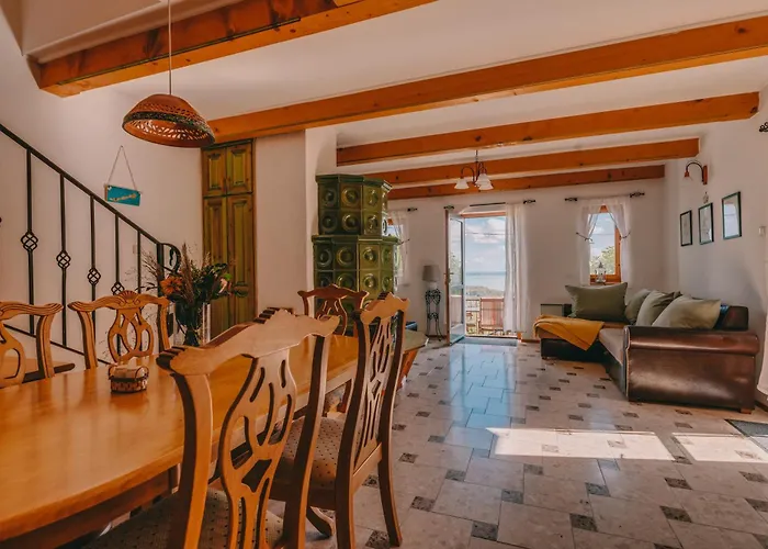 Hegyi Fuege Vendeghaz * Csopak