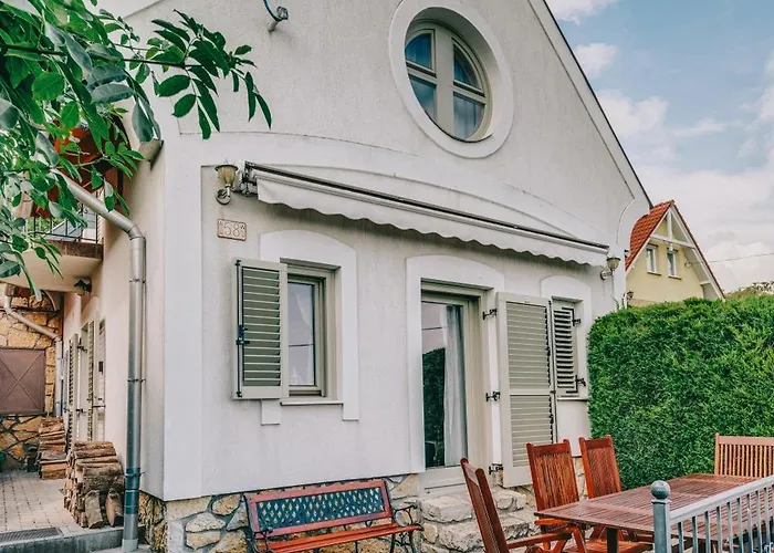 Hegyi Fuege Vendeghaz Holiday home Csopak